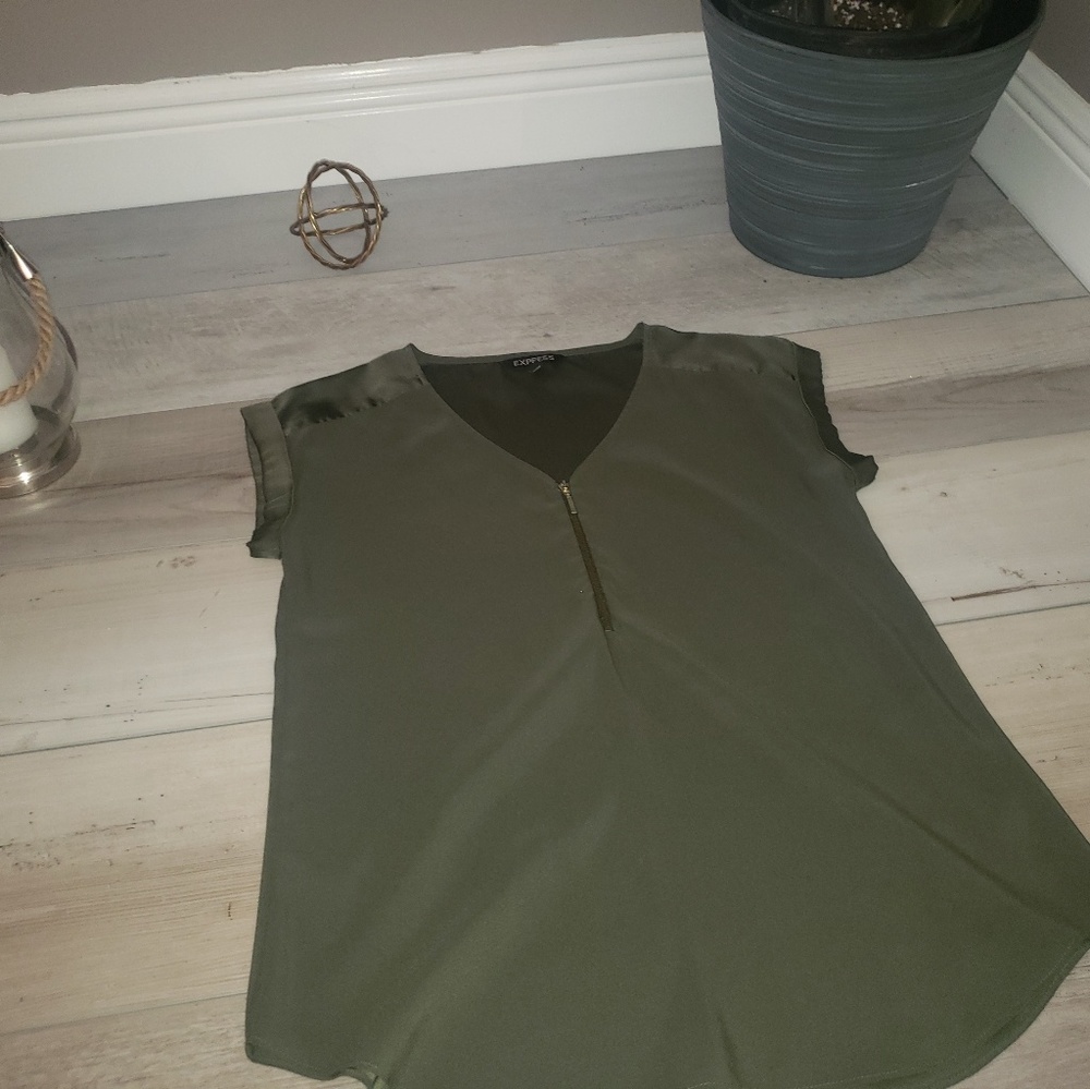 Express Top/blouse - Picture 5 of 6